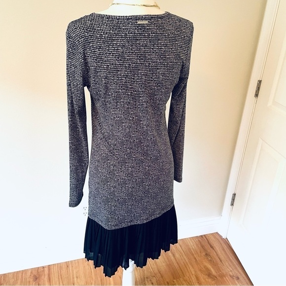 🖤 Michael Kors XS Houndstooth Midi Dress – Long Sleeve, Pleated Hem - Picture 6 of 10